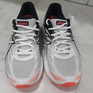 Size 11 Asics gel flux 4